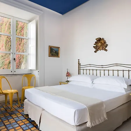 Marina Piccola 73 Hotel 4*