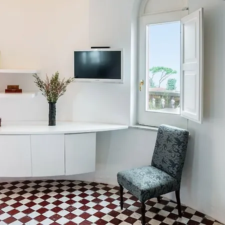 Marina Piccola 73 Hotel 4*