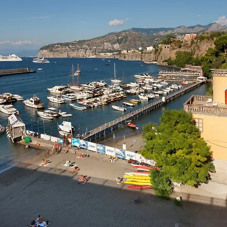 Marina Piccola 73 Hotel 4*