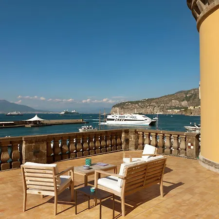 Marina Piccola 73 Hotel 4*