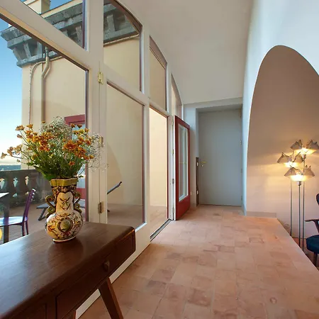 Marina Piccola 73 Hotel 4*